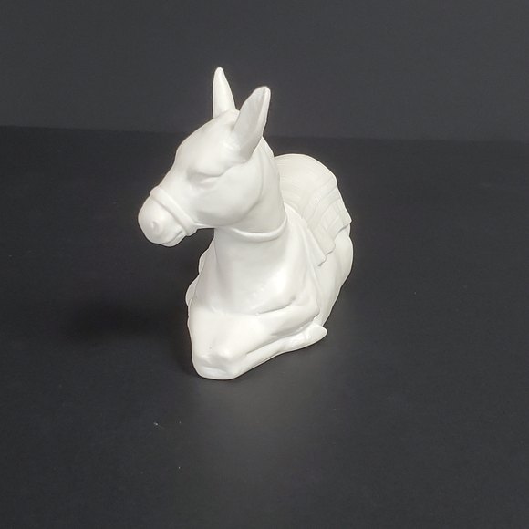 Avon Nativity Collectible The Donkey White Porcelain Christmas 1984 with Box - Picture 4 of 12